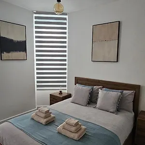  Homestay Tower Bridge Spacious King Bedroom With Extra Large Windows United Kingdom